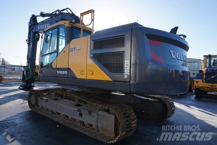 Volvo EC 250 E NL حفارات زحافة