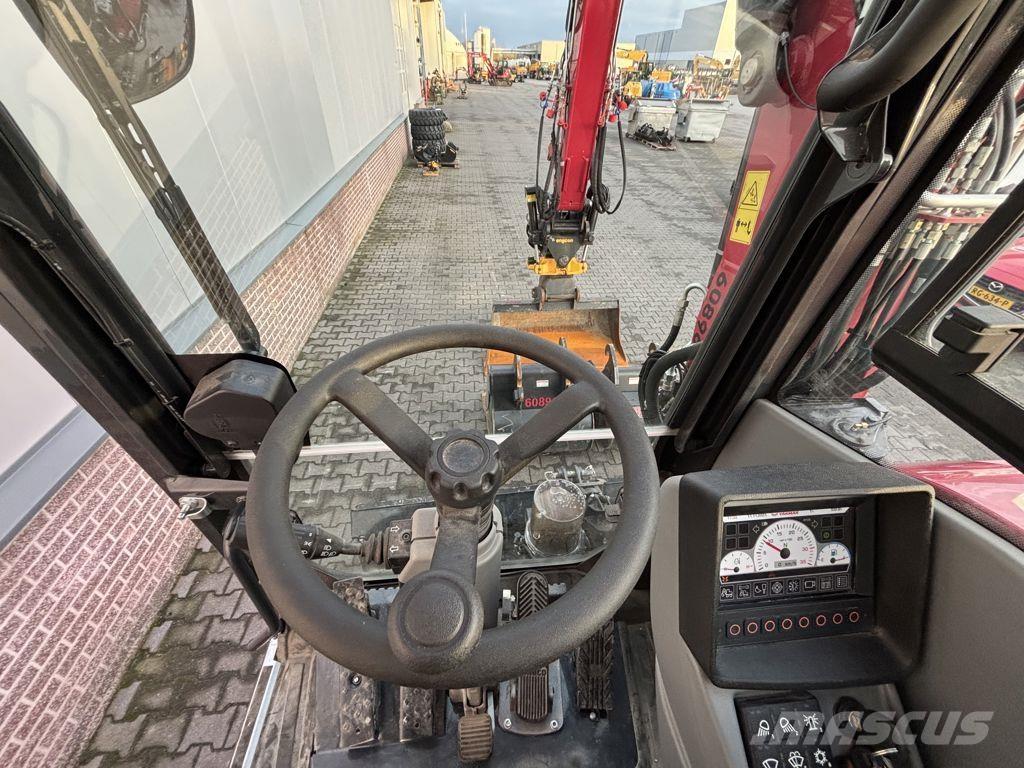 Yanmar YAN B110W حفارات بعجل