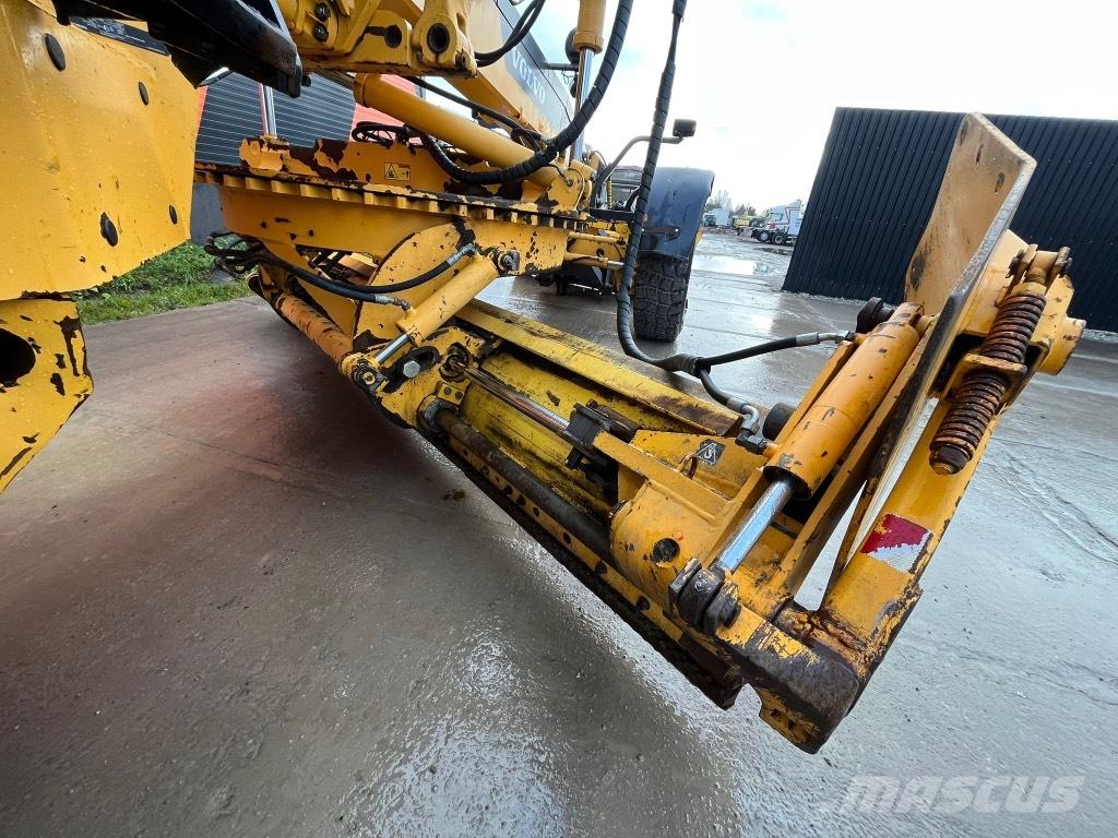 Volvo G 946 معدات تمهيد الطرق