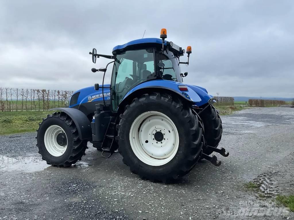 New Holland T 7.210 الجرارات