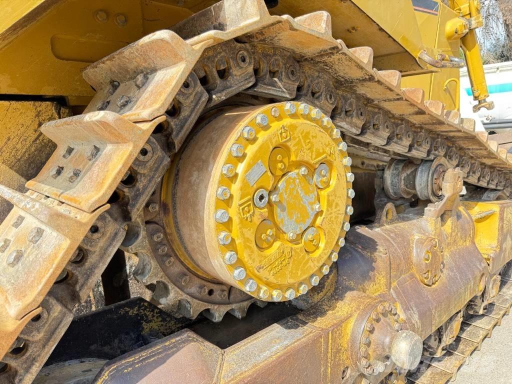  CATERPILLARD D 8 T بلدوزرات مجنزرة