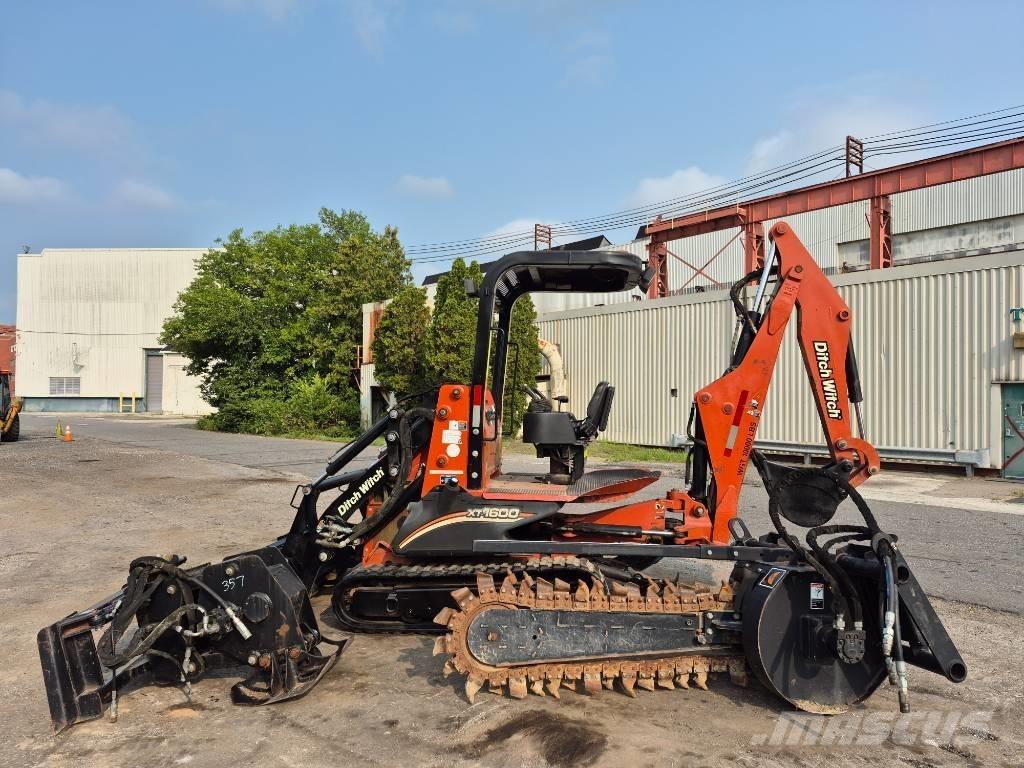 Ditch Witch XT 1600 لوادر ذات جرافات عكسية