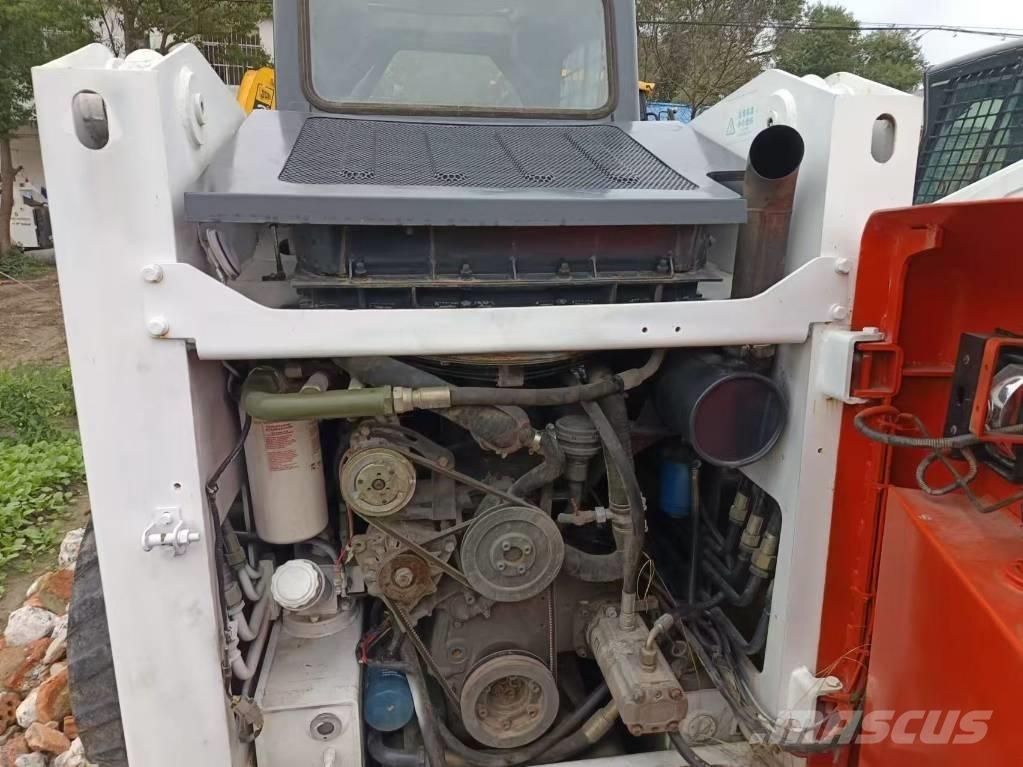 Bobcat S 590 لوادر انزلاقية التوجيه