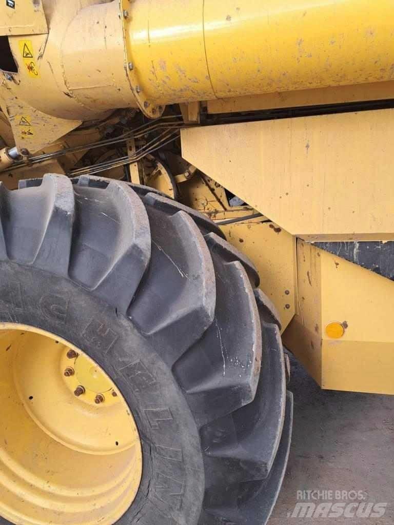 New Holland TX 66 حصادات