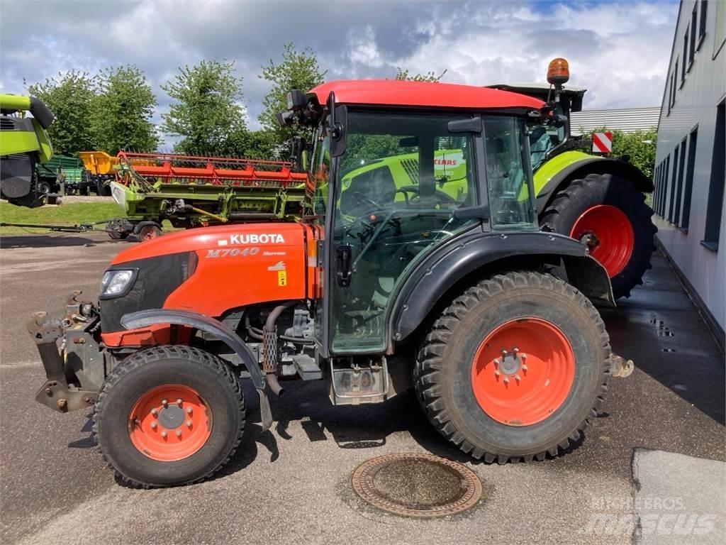 Kubota M7040 جرارات مدمجة