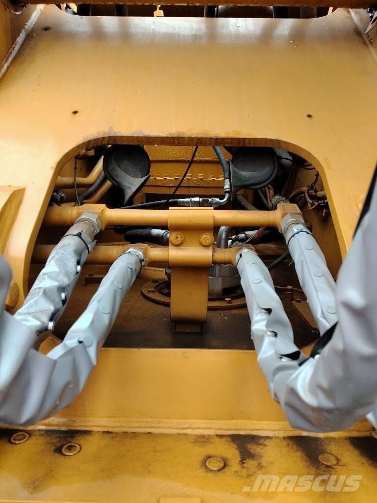 CAT 330GC حفارات زحافة