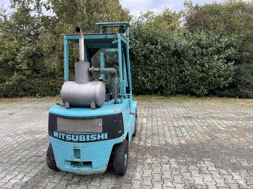 Mitsubishi FD25T شاحنات الديزل