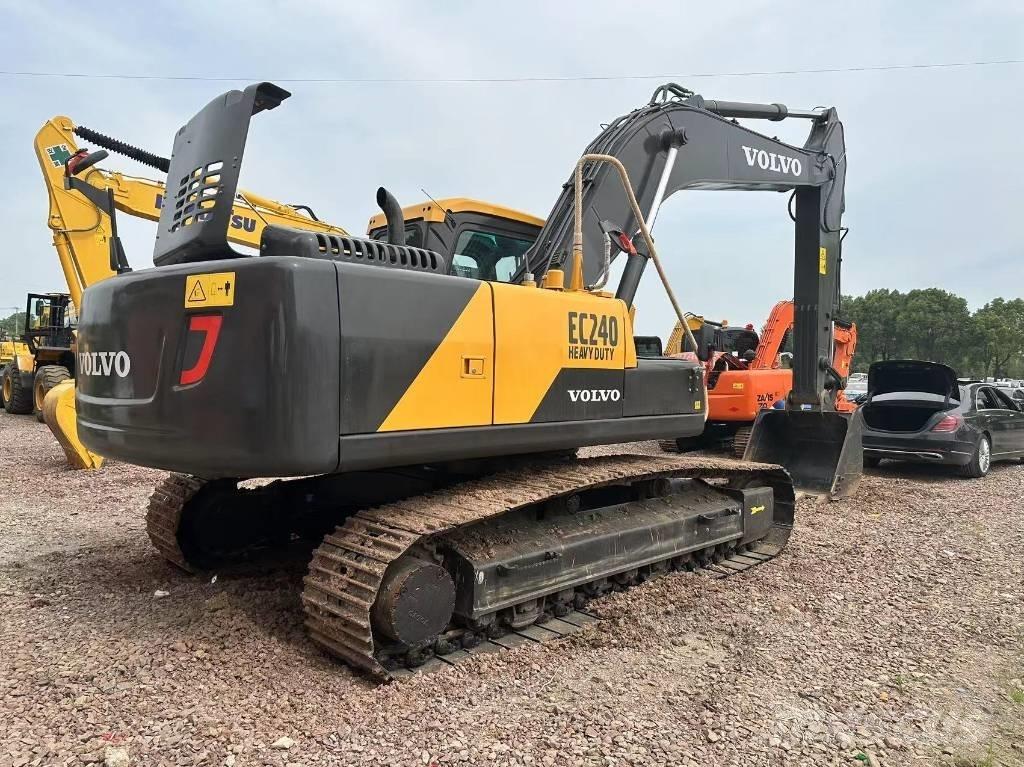 Volvo EC 240 حفارات زحافة
