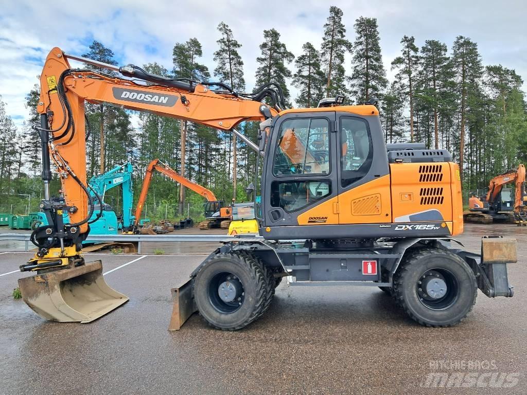 Doosan DX 165 W-5 حفارات بعجل