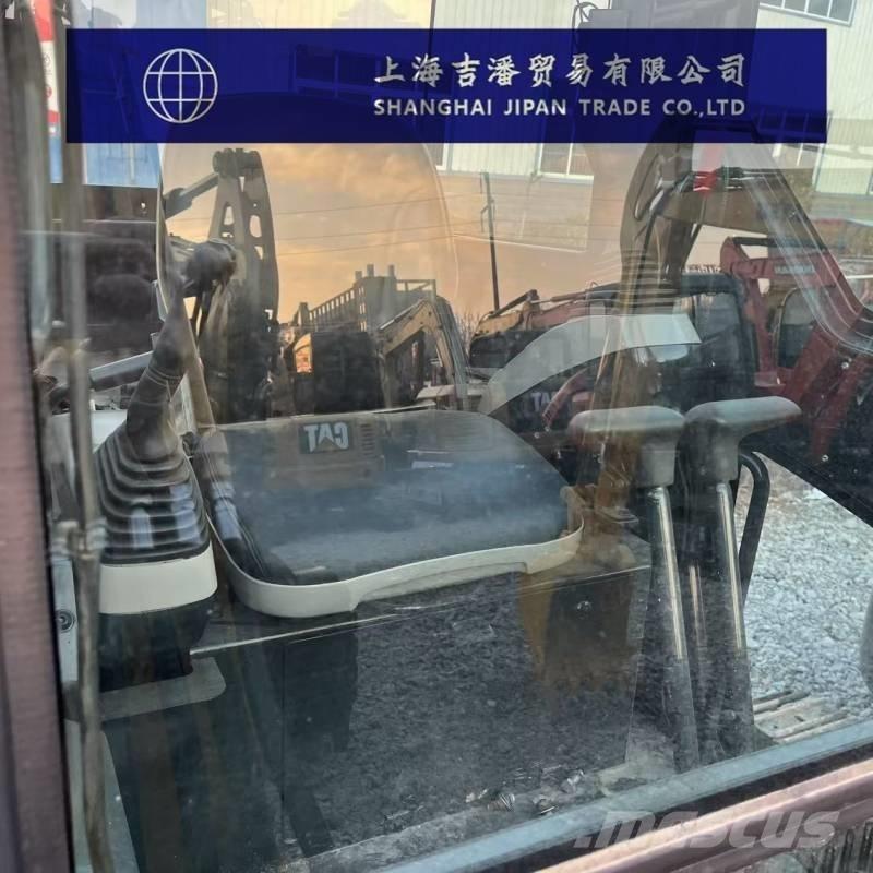 Komatsu PC 40 حفارات زحافة