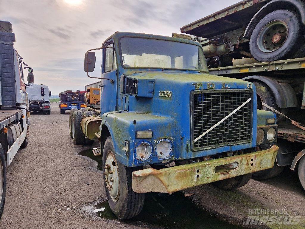 Volvo N1033 6X4 شاحنات بمقصورة وهيكل