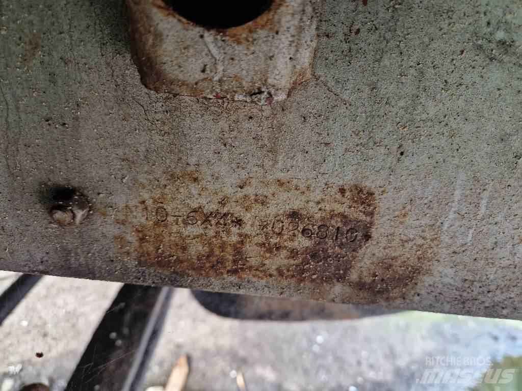 Volvo N1033 6X4 شاحنات بمقصورة وهيكل