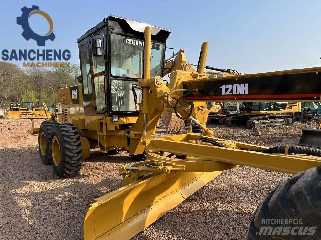 CAT 120 H معدات تمهيد الطرق