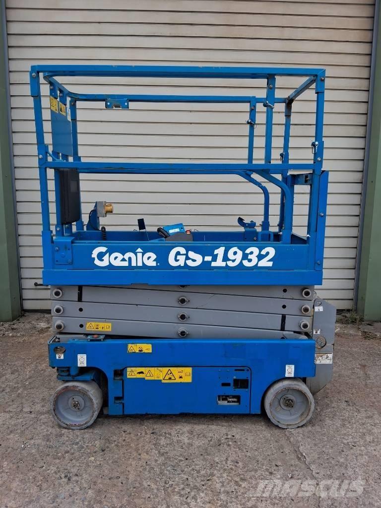 Genie GS 1932 رافعات مقصية الشكل