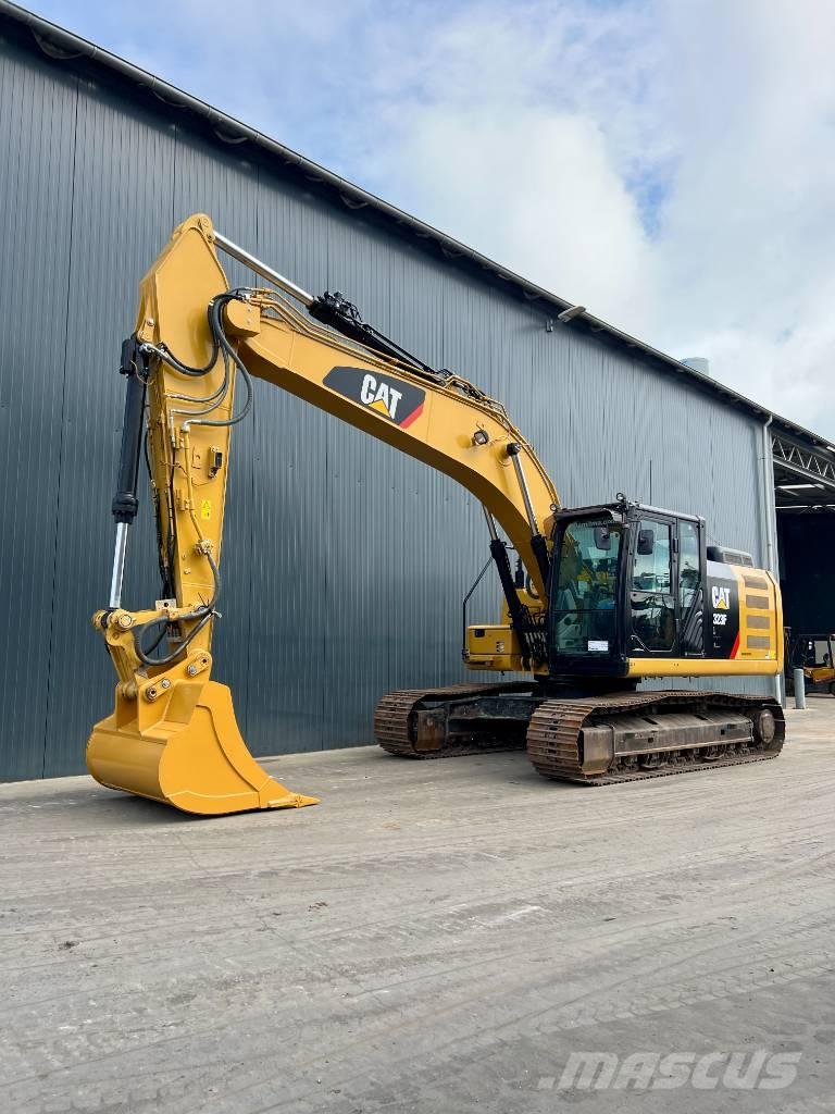 CAT 323F L حفارات زحافة