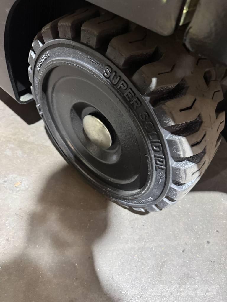 Hyster E 120 XN شاحنات ذات رافعات شوكية تعمل بالكهرباء