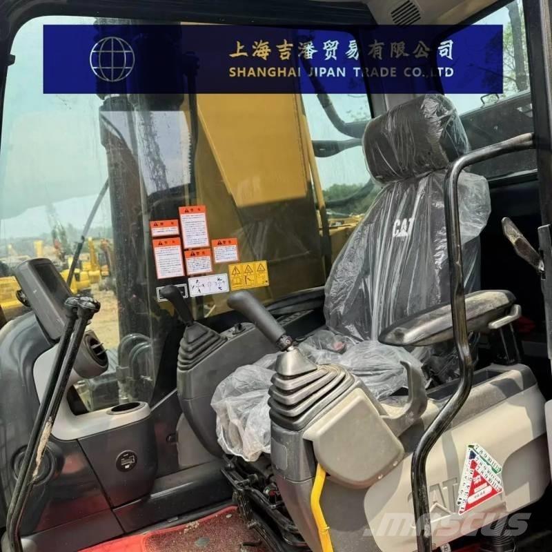 CAT 320 D حفارات زحافة