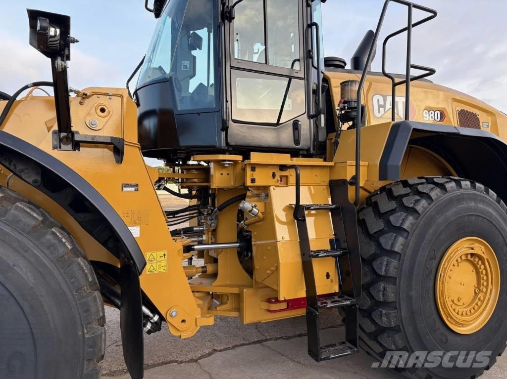 CAT 980 لوادر بعجل