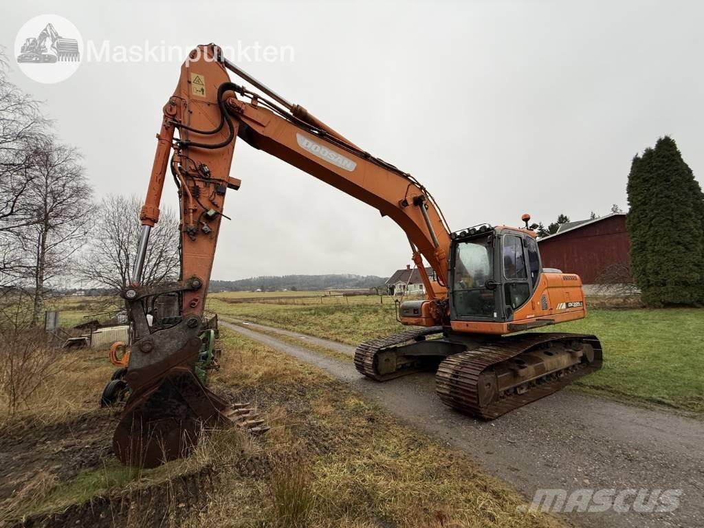Doosan DX 225 LC حفارات زحافة