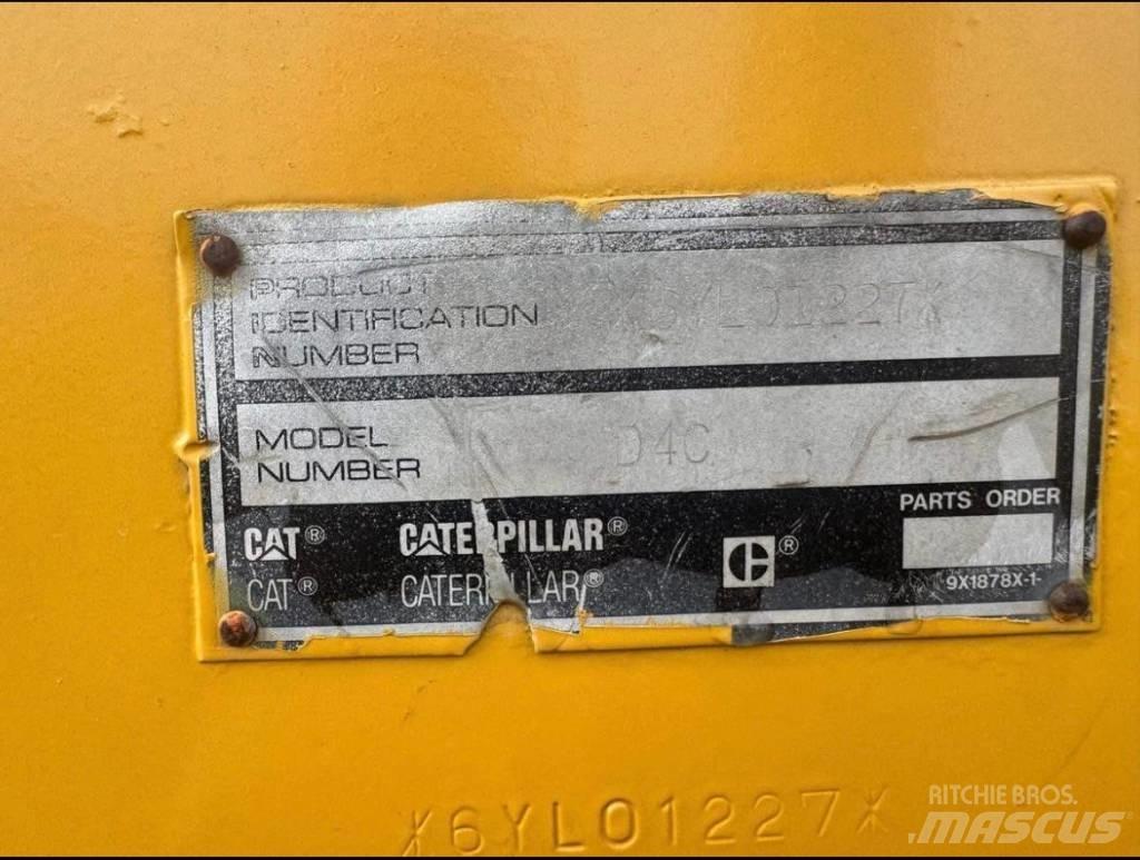 CAT D4C3 بلدوزرات مجنزرة