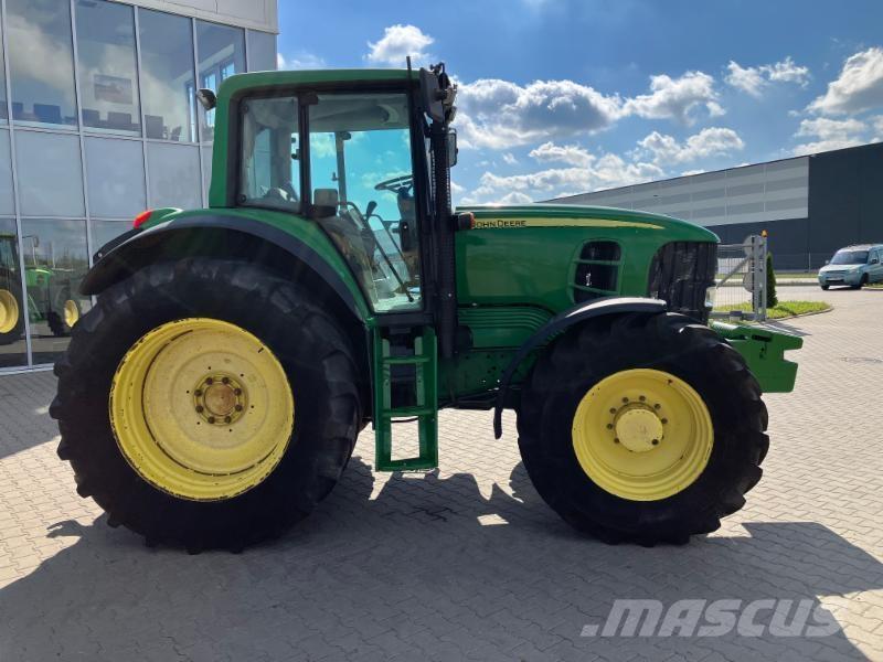 John Deere 8530 الجرارات