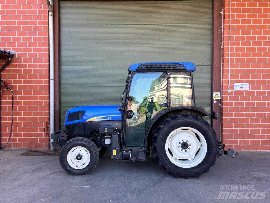 New Holland T4030F الجرارات