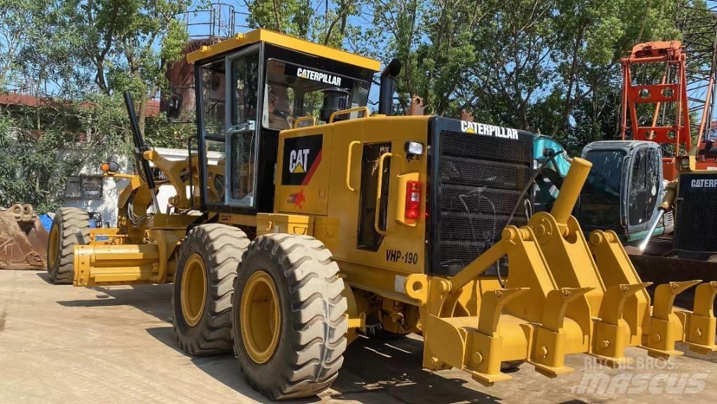 CAT 140 K معدات تمهيد الطرق