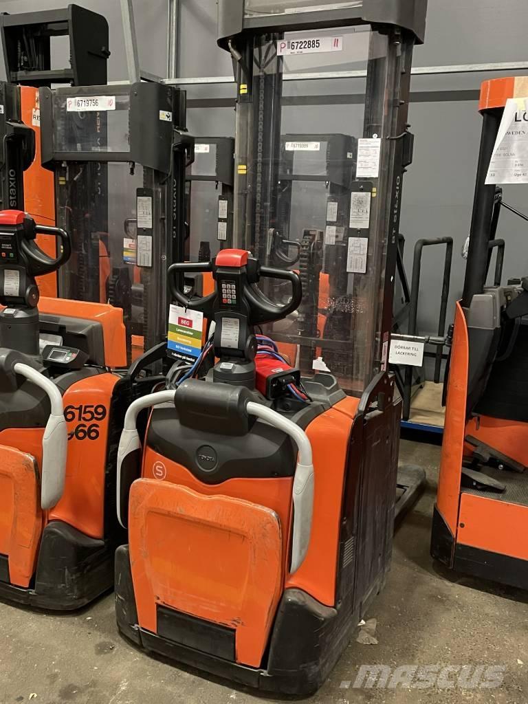 Toyota SPE140L معدات التكديس الجوالة