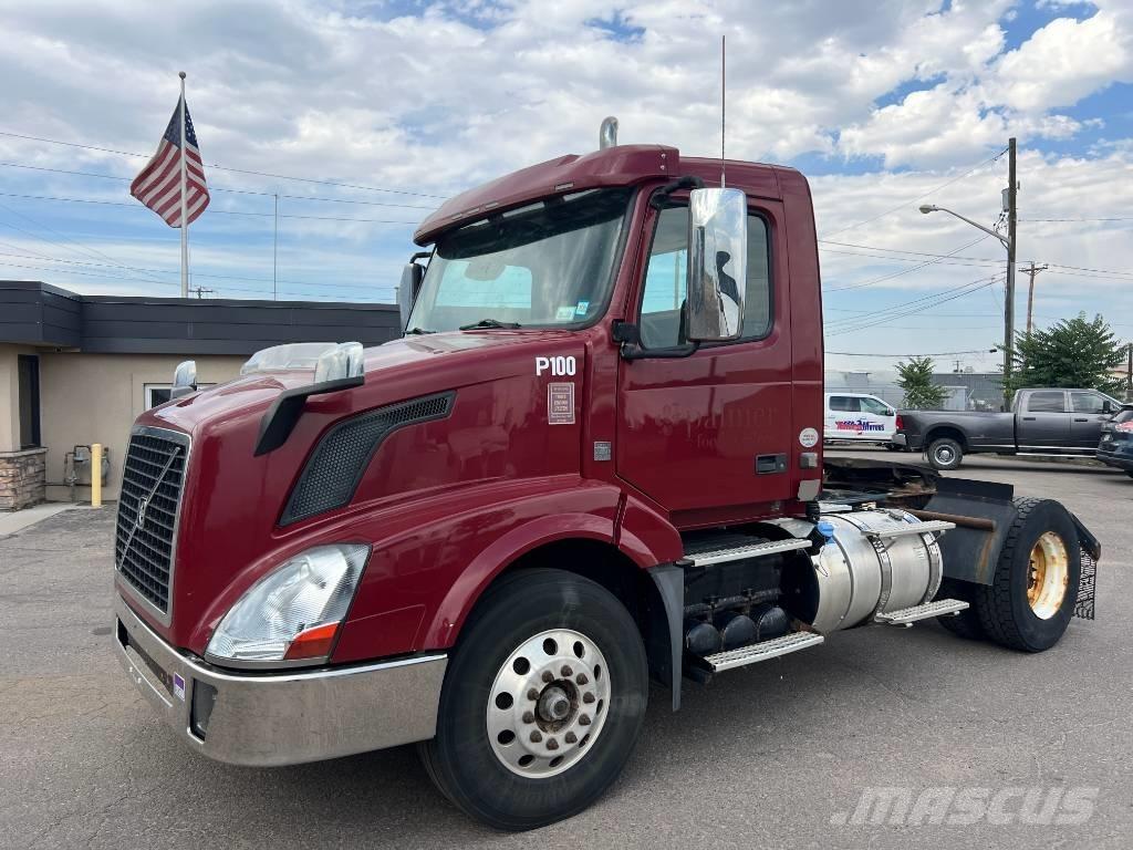 Volvo VNL 42 T300 وحدات الجر