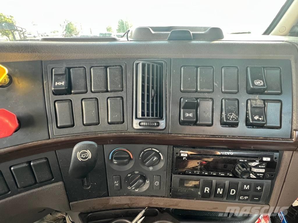 Volvo VNL 42 T300 وحدات الجر