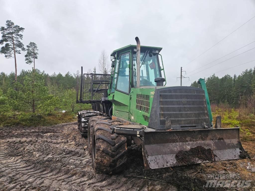 John Deere 1110 D شاحنات