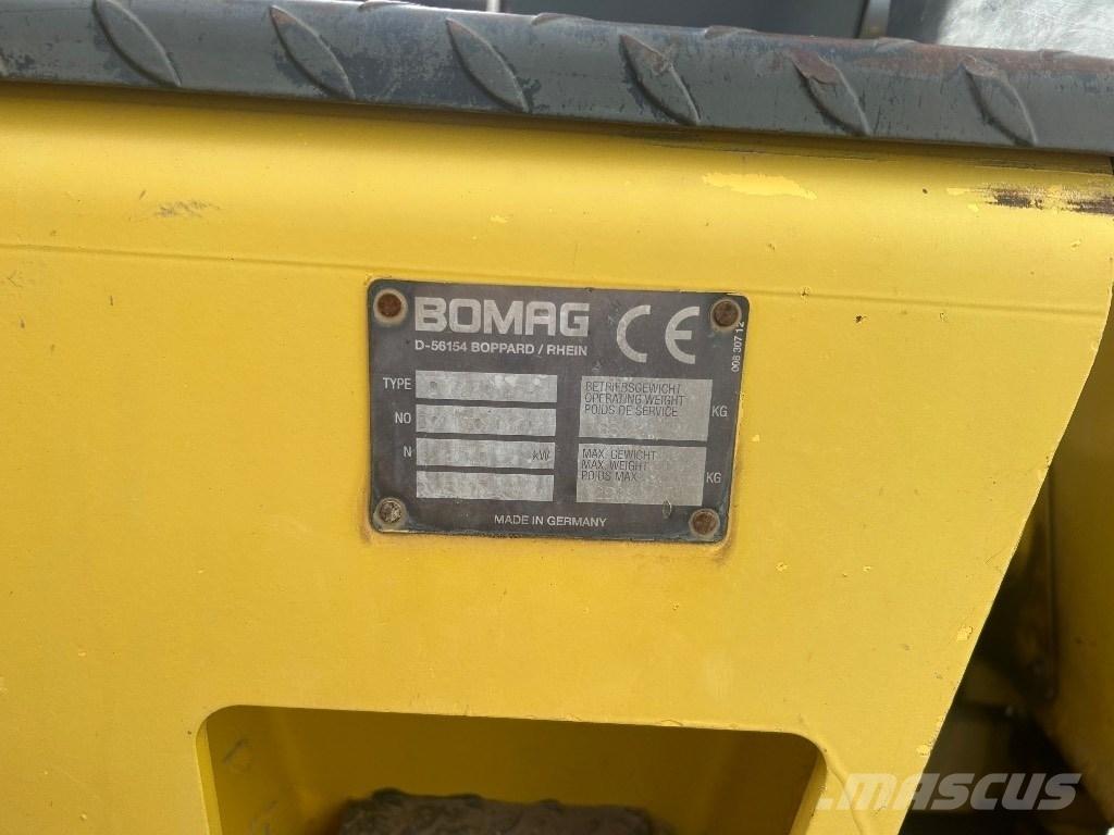 Bomag BW 120 AC-3 مداحل ثنائية الاسطوانة