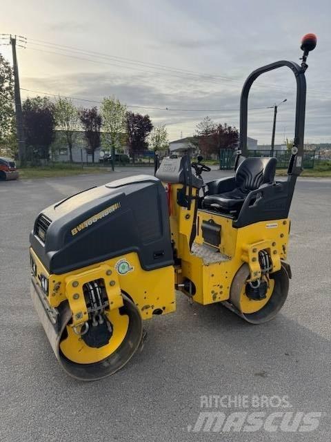 Bomag BW 100 AD M-5 مداحل ثنائية الاسطوانة