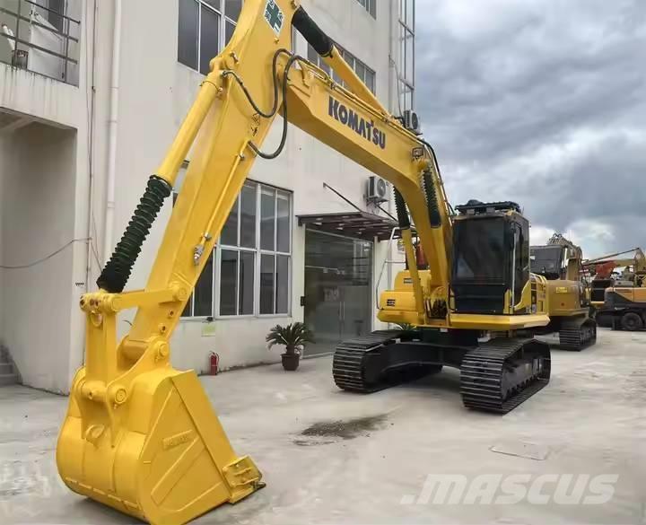 Komatsu PC220-8 حفارات زحافة
