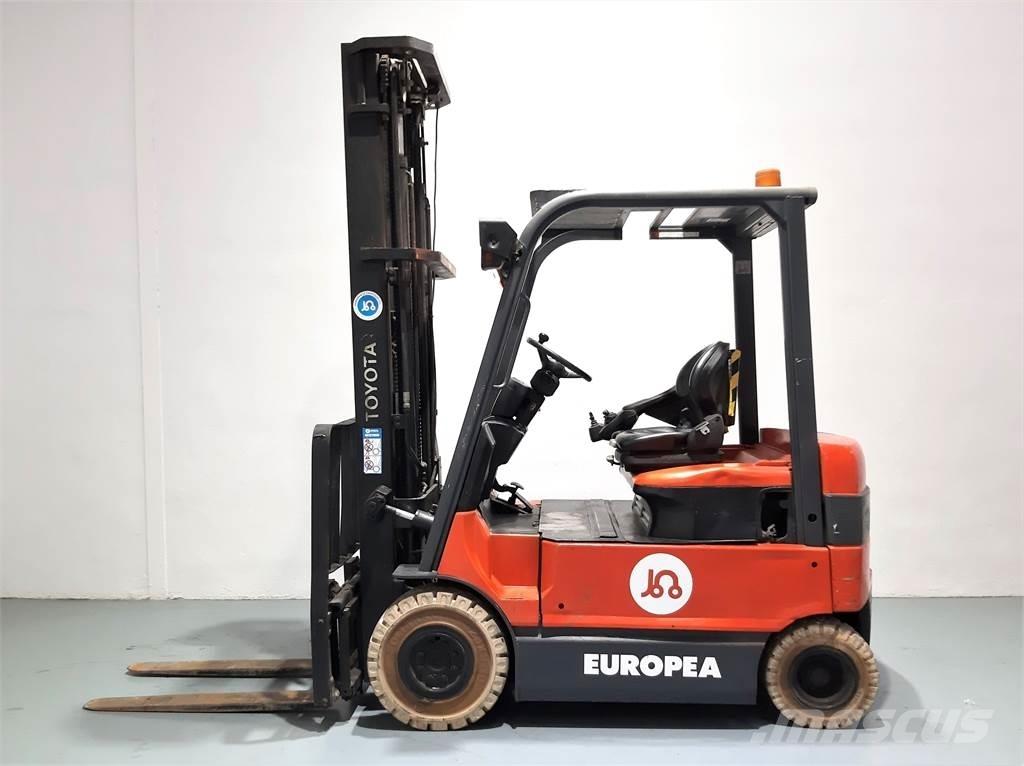 Toyota 7FBMF25 شاحنات ذات رافعات شوكية تعمل بالكهرباء