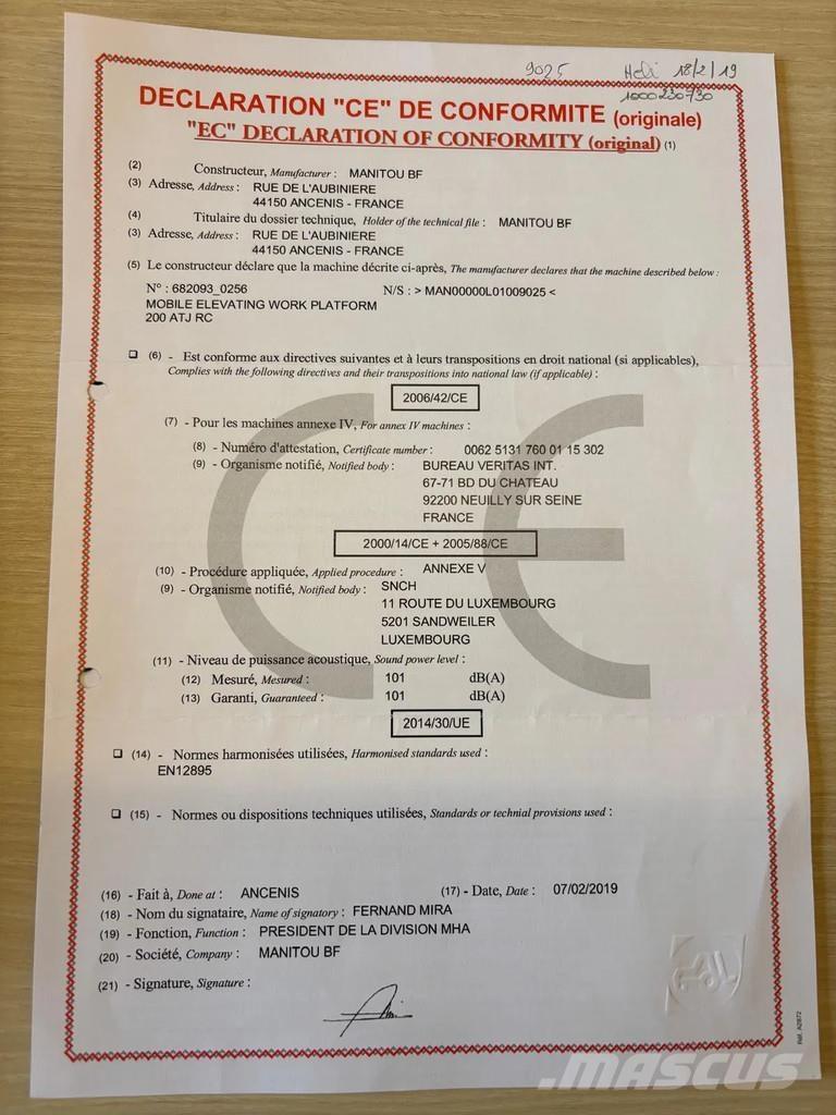 Manitou 200 ATJ رافعات سلة مفصلية