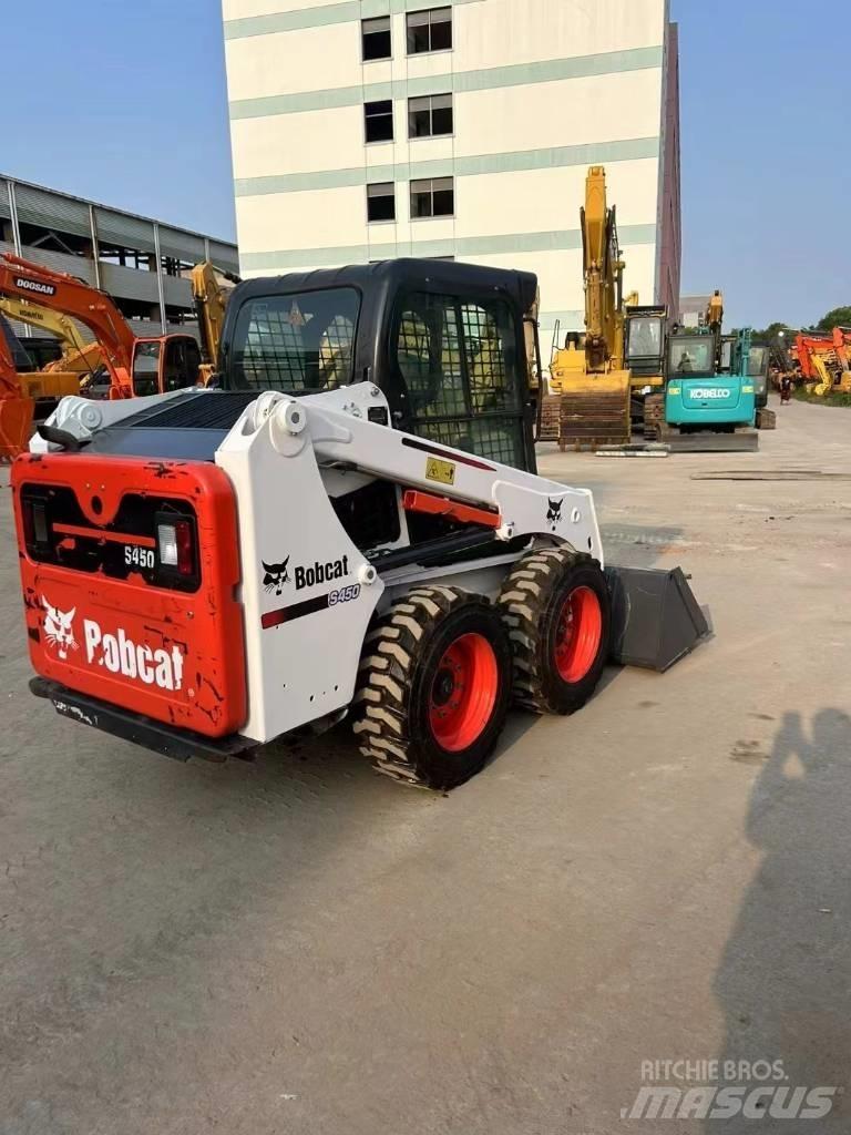 Bobcat S 450 لوادر انزلاقية التوجيه