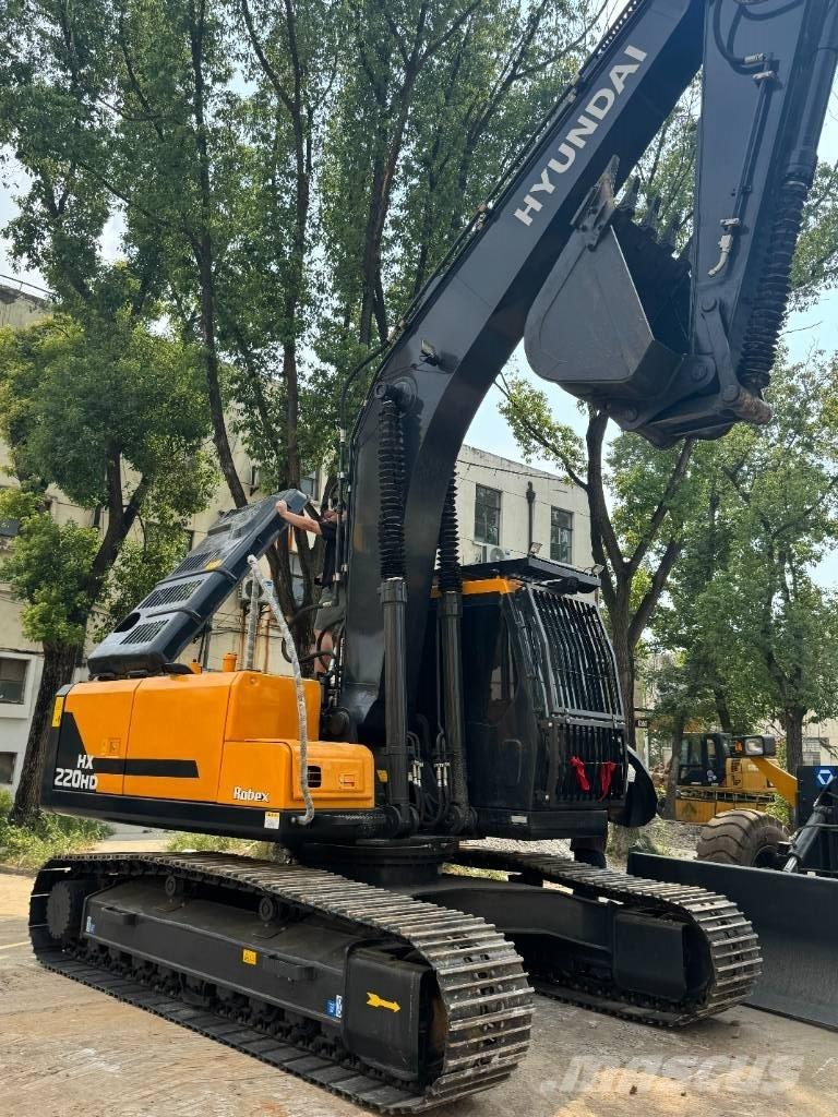 Hyundai HX220HD حفارات زحافة