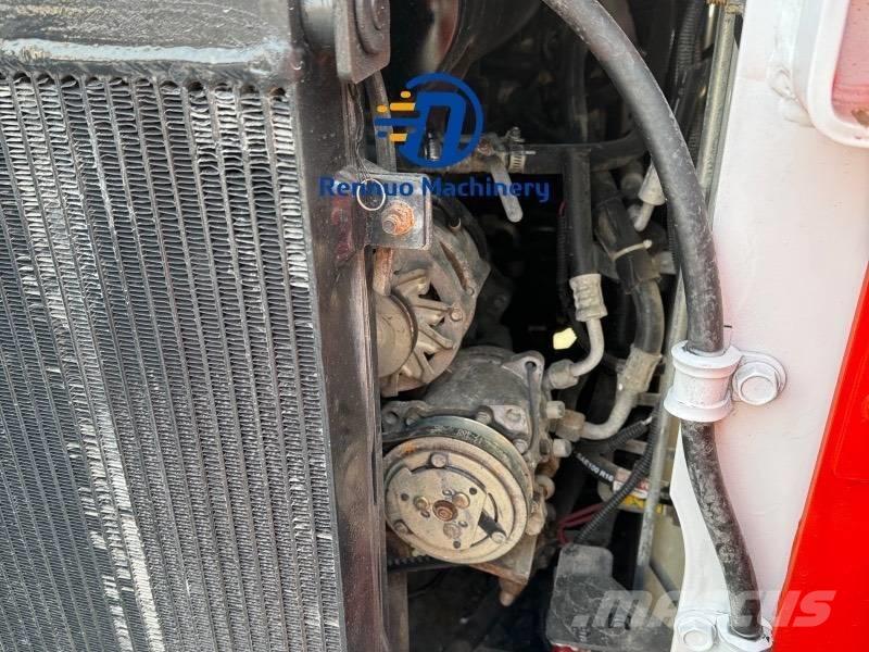 Bobcat S 130 لوادر انزلاقية التوجيه