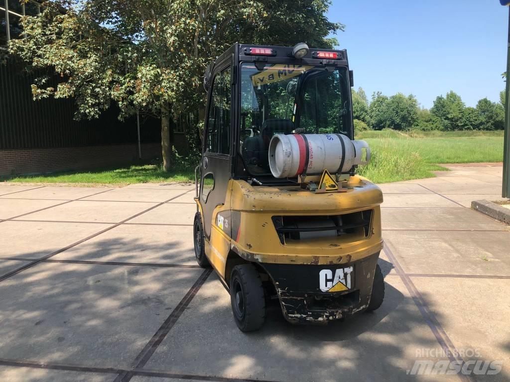 CAT GP 25 N شاحنات LPG