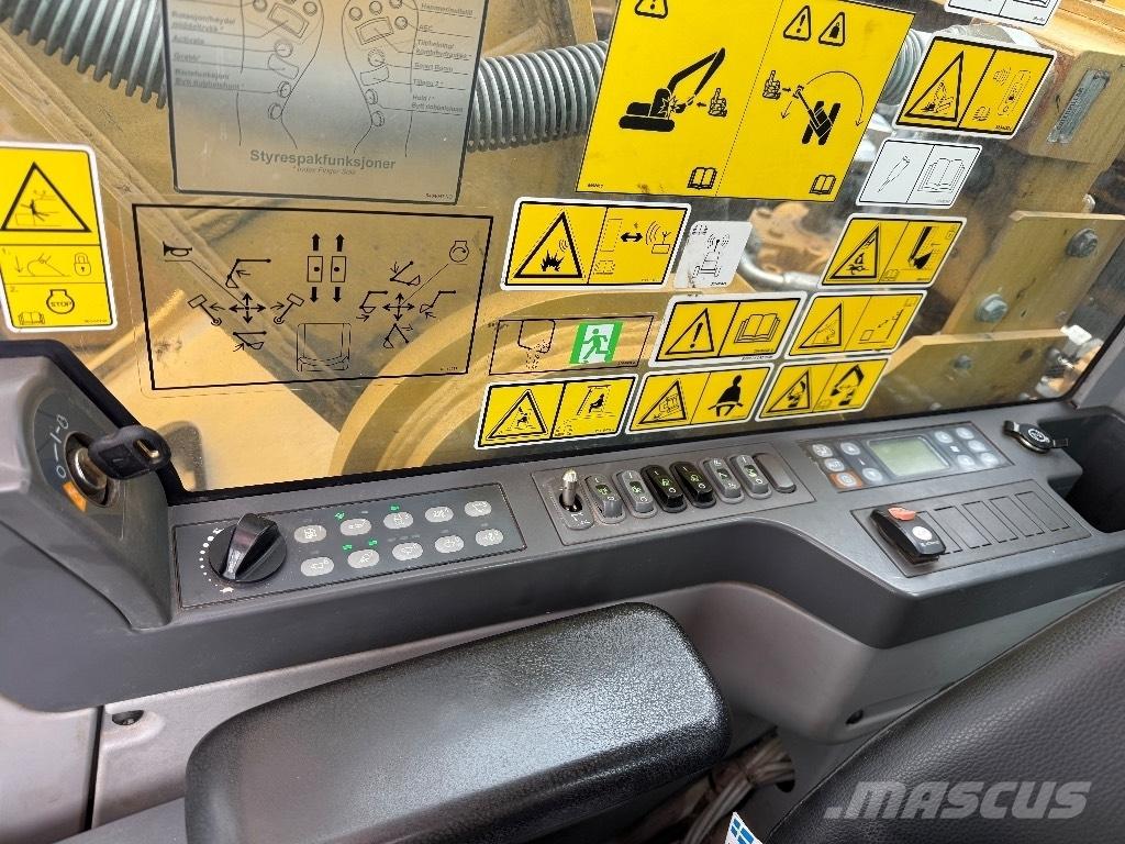 CAT 330 FL حفارات زحافة