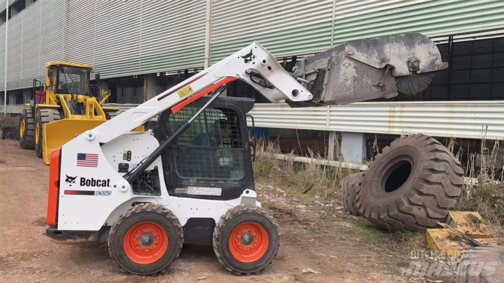 Bobcat S 550 لوادر انزلاقية التوجيه