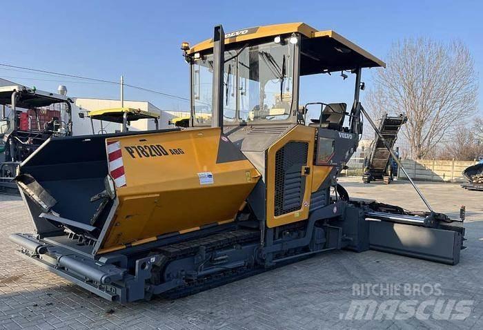 Volvo P 7820D معدات السفلتة