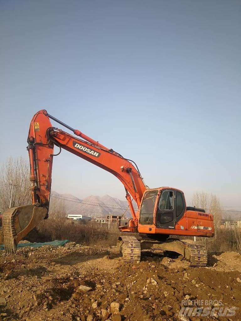 Doosan dx225 حفارات زحافة