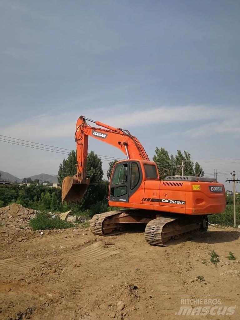 Doosan dx225 حفارات زحافة