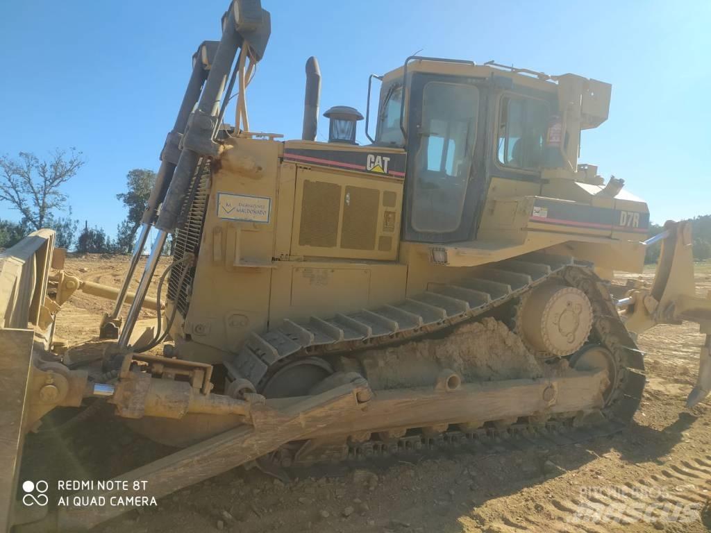 CAT D 7 R II بلدوزرات مجنزرة