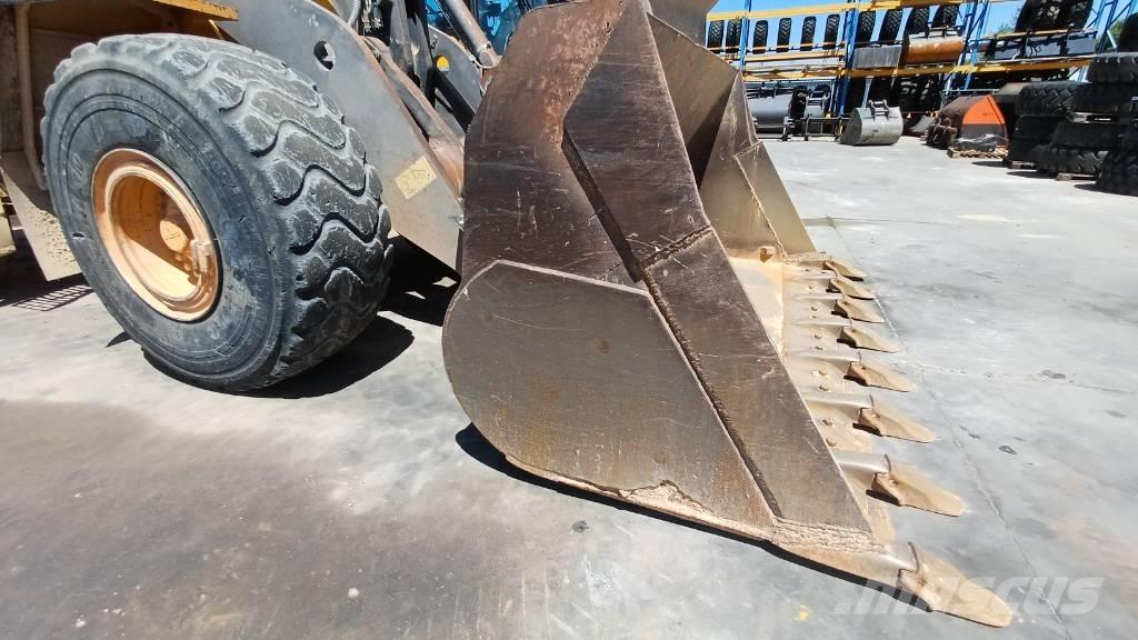 Volvo L 180 F لوادر بعجل