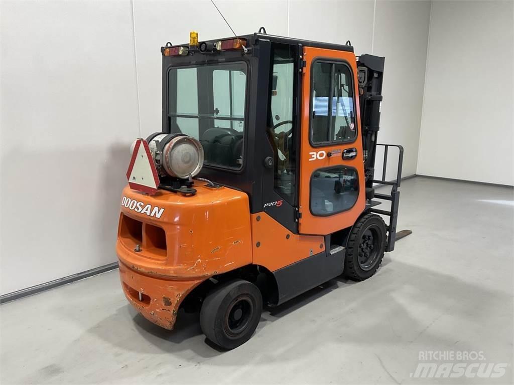 Doosan G30E-5 شاحنات LPG