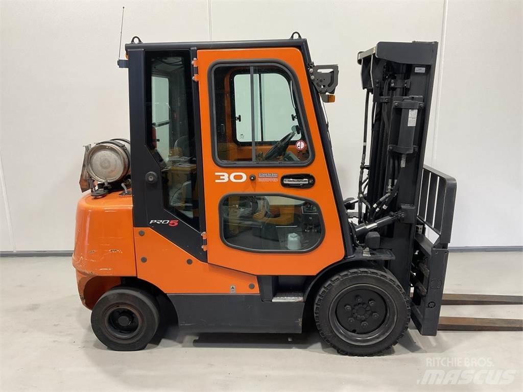 Doosan G30E-5 شاحنات LPG
