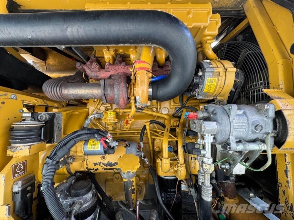 CAT M 315 حفارات بعجل